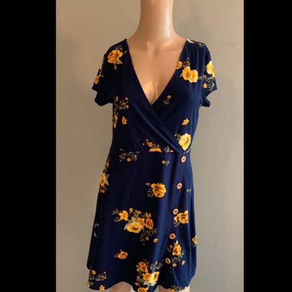 Arizona Jean Company Dresses & Skirts - Arizona navy dress with yellow flowers, XL